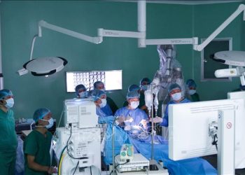 Cứu sống bé trai có cơ địa béo phì nhiễm cúm gây suy hô hấp cấp